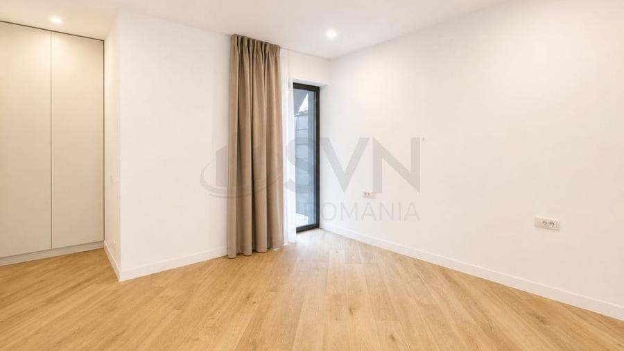 Apartament cu 4 camere decomandat în Romană