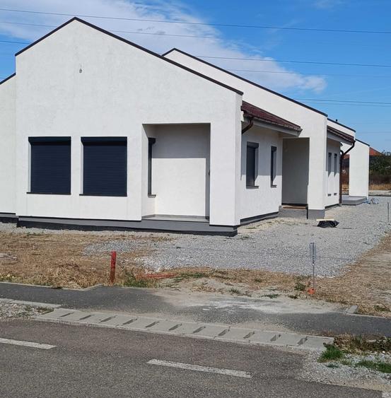 Casă cu 3 camere în Sântandrei