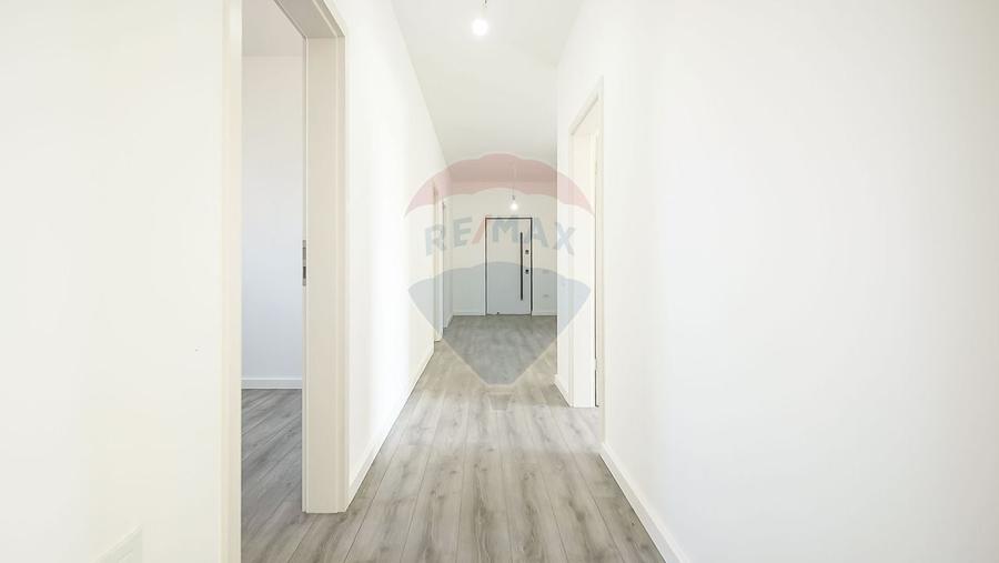 Casă cu 5 camere cu Teren 657 Mp în Hălchiu