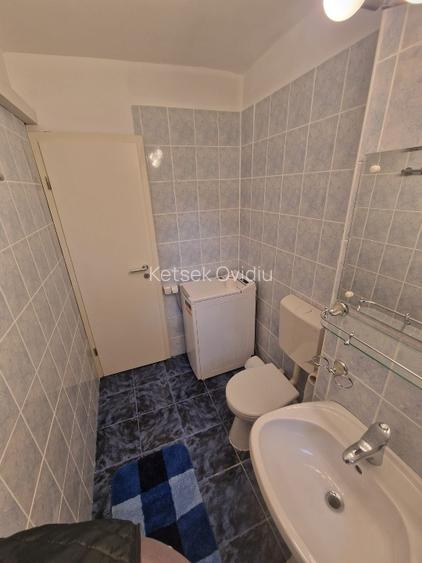 Proprietar inchiriez apartament cu 2 cmere Complex Studentesc Str Bucegi 4