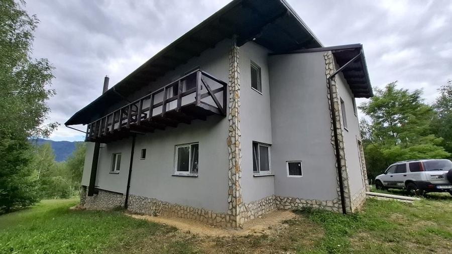 Casă cu 4 camere în Central