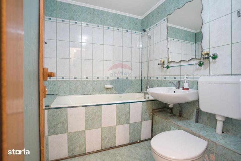 Apartament cu 3 camere decomandat în Central