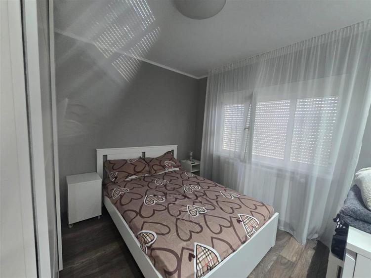 Apartament cu 2 camere decomandat, mobilat în Central