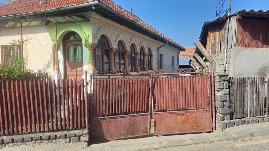 Casă cu 4 camere în Jiblea Nouă