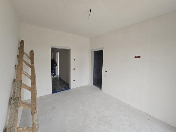 Duplex cu 4 camere cu Canalizare în Sânandrei