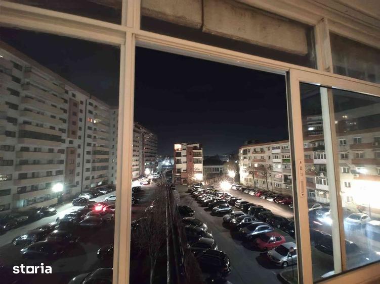 Apartament cu 3 camere decomandat în Exterior Vest