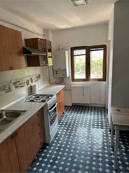 Apartament cu 3 camere decomandat în Sud