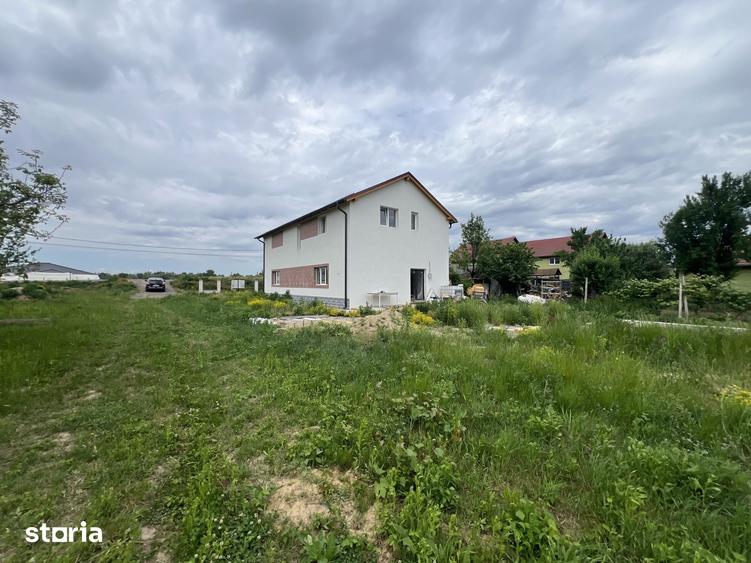 Casă cu 5 camere cu Teren 1000 Mp în Păulești