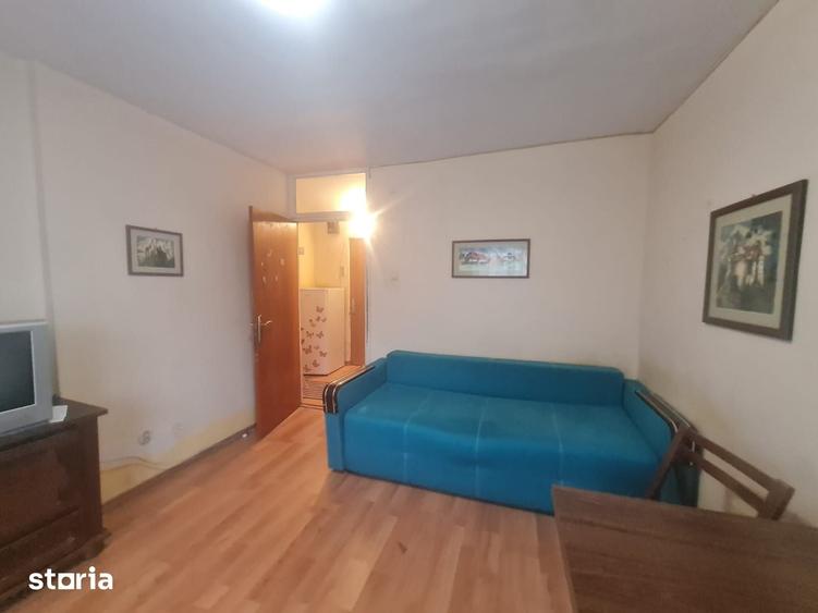 Garsonieră decomandată în Tractorul