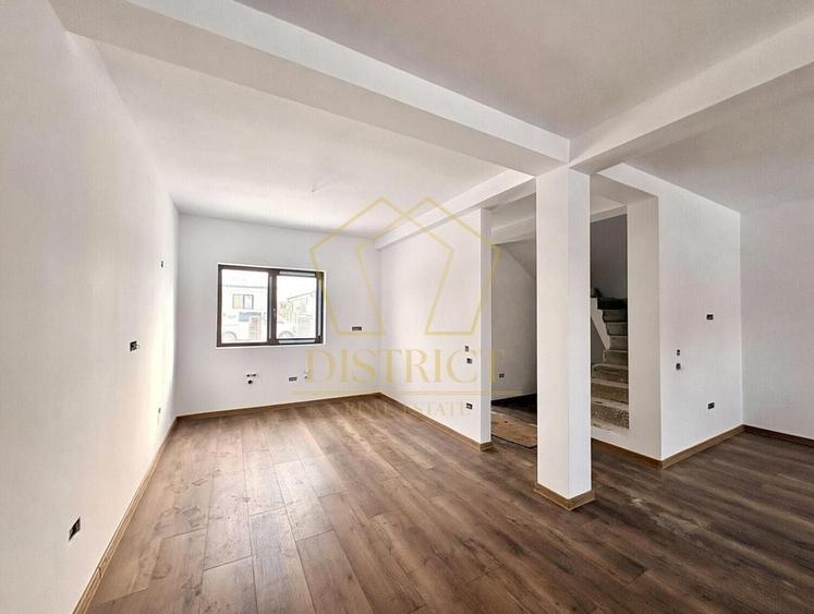 Duplex cu 4 camere cu Canalizare în Moșnița Veche