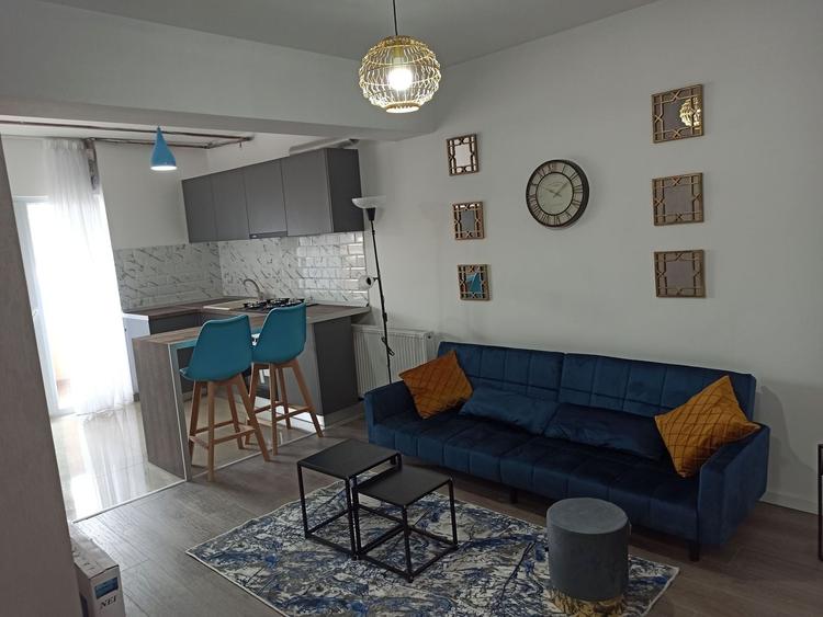 Apartament cu 2 camere semidecomandat, mobilat în Nord-Vest