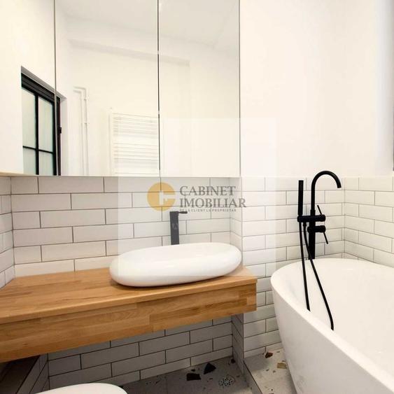Apartament cu 3 camere decomandat, mobilat în Universitate