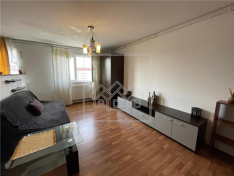 Apartament cu 2 camere decomandat în Valea Aurie