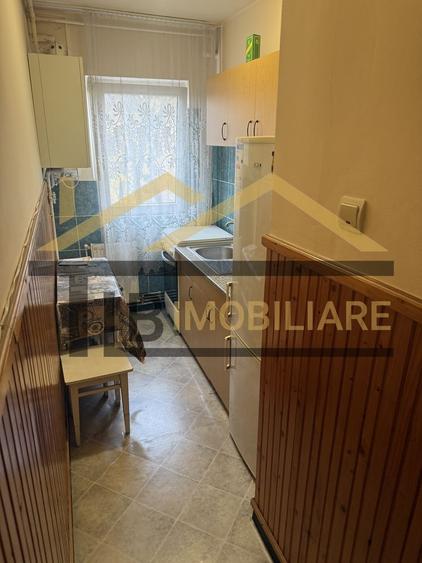 Apartament cu 2 camere semidecomandat în 7 Noiembrie