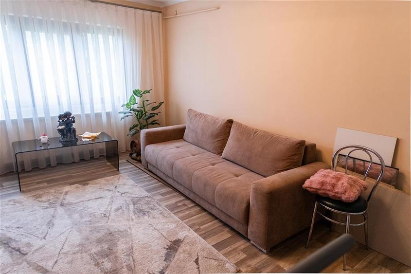 Apartament cu 3 camere decomandat, mobilat în Calea Aradului