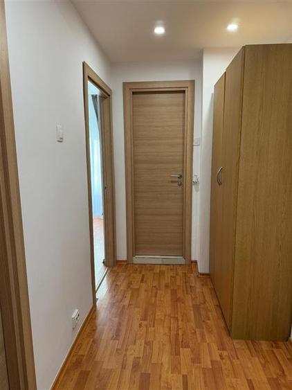 Apartament cu 3 camere decomandat, mobilat în Tei