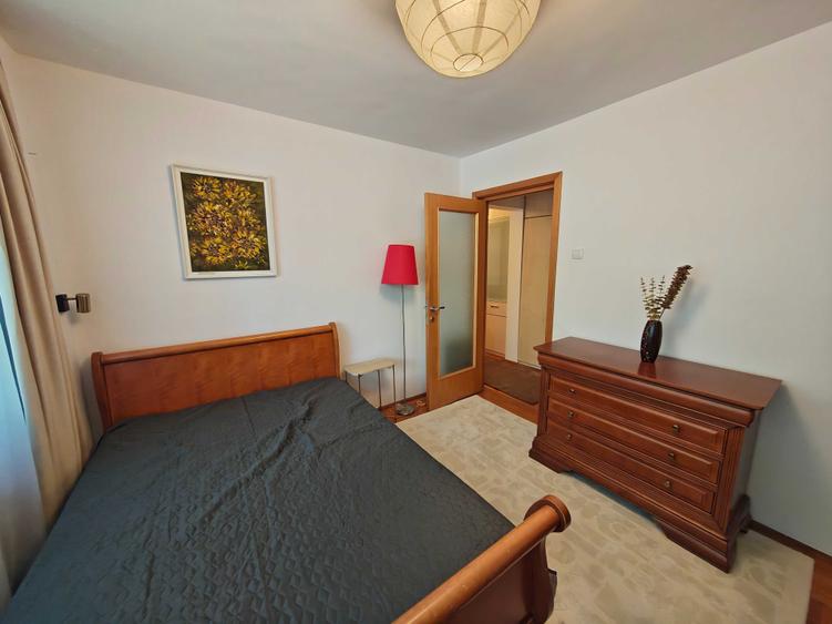 Apartament cu 3 camere semidecomandat, mobilat în Titan