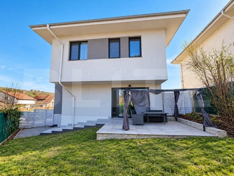 Casă individuală cu 4 camere cu Canalizare în Bârnova