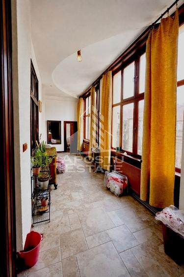 Apartament cu 4 camere circular, mobilat în P-ța Maria