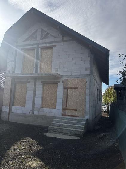 Casă cu 4 camere în Măneuți