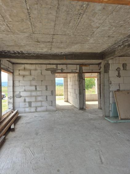 Casă cu 4 camere în Central