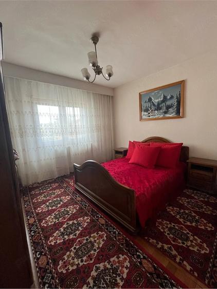 Apartament cu 4 camere decomandat în Central
