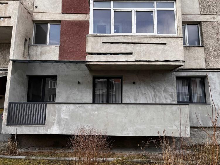 Apartament cu 2 camere semidecomandat, mobilat în Central