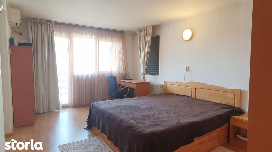 Casă cu 5 camere decomandat cu Canalizare în Theodor Pallady
