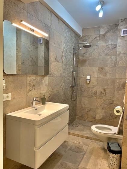Apartament cu 2 camere, mobilat în Central