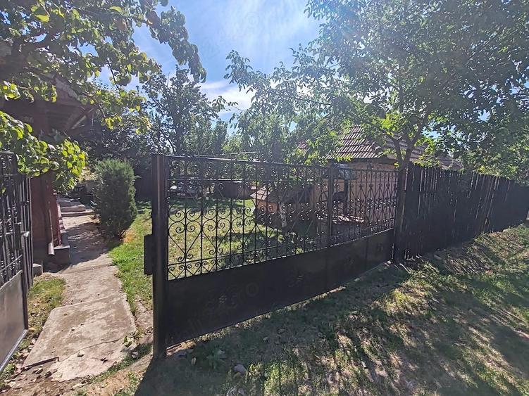 Casă cu 2 camere cu Teren 2200 Mp în Aiton