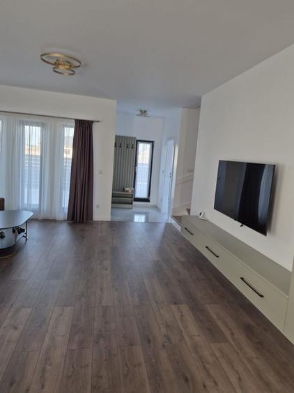 Casă cu 3 camere cu Teren 300 Mp în Mărtinești