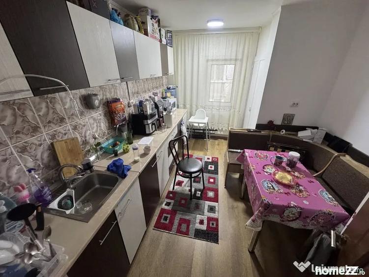 Apartament cu 3 camere decomandat în CET