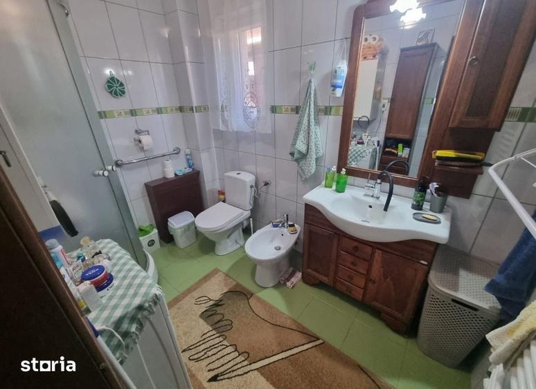 Casă cu 6 camere cu Teren 350 Mp în Tătărași