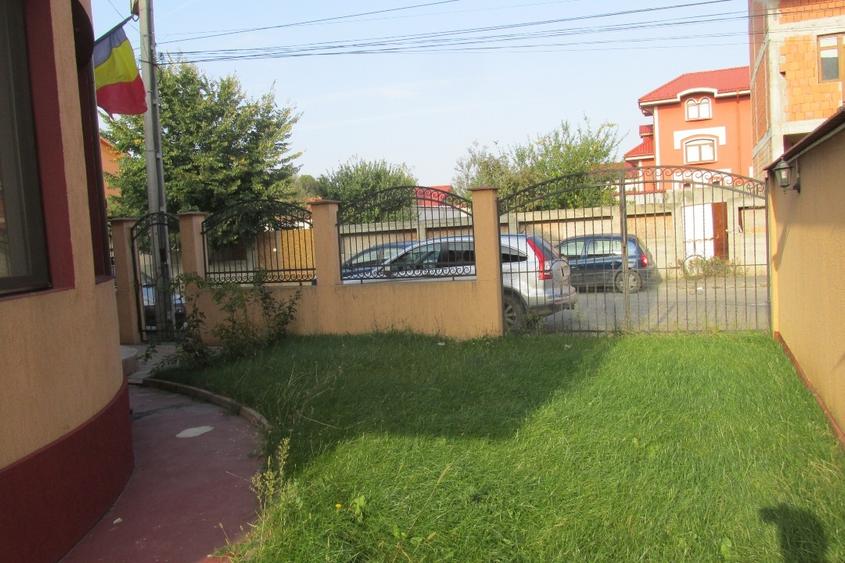 Duplex cu 4 camere cu Canalizare în Roșu