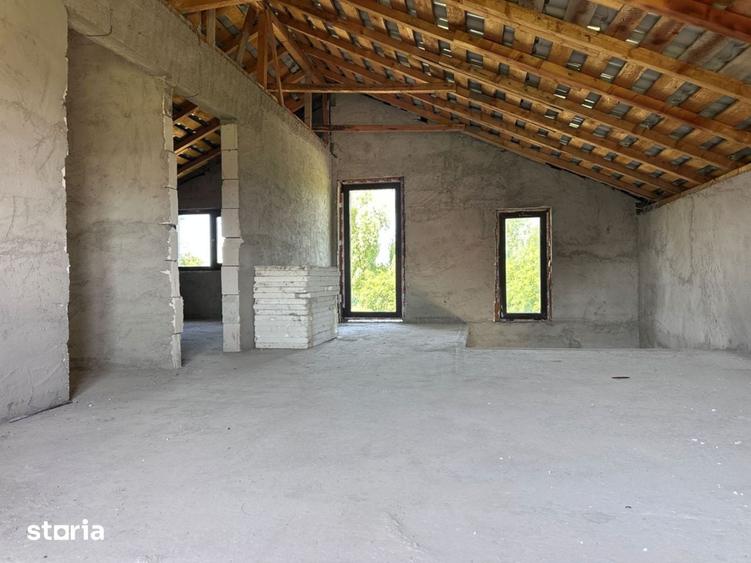 Casă cu 4 camere cu Teren 396 Mp în Comișani