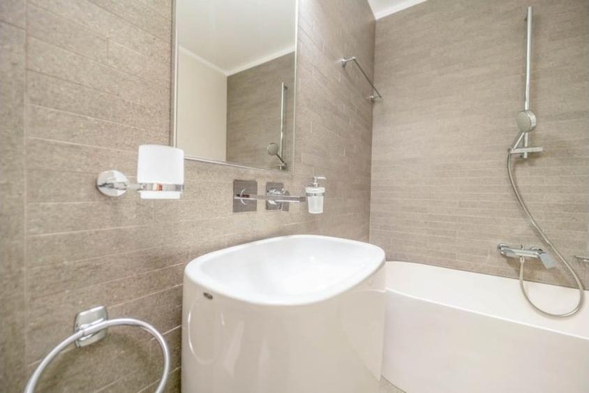 Apartament cu 4 camere în Aviatorilor