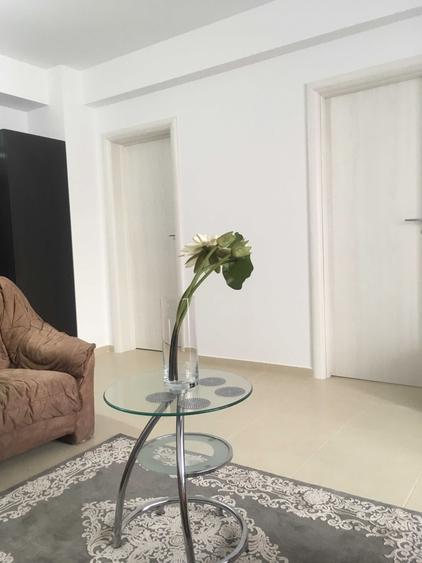 Apartament cu 2 camere semidecomandat în Roșu
