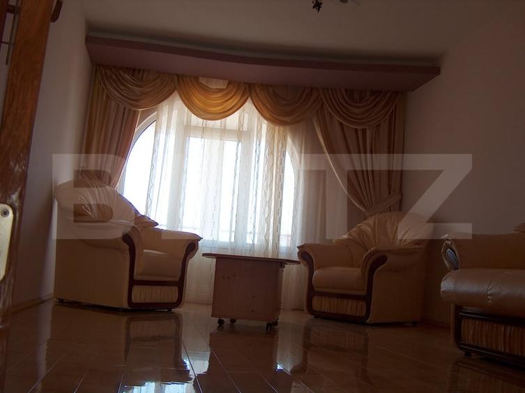 Casă individuală cu 8 camere cu Piscina în Micro 1