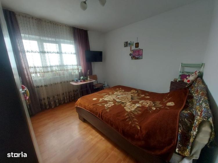 Apartament cu 3 camere decomandat în Micro 11