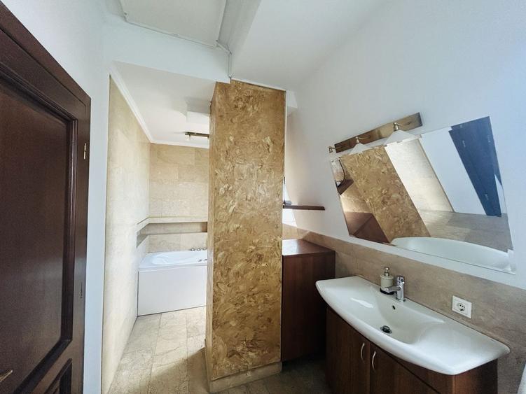 Apartament cu 4 camere în Hipodrom 1