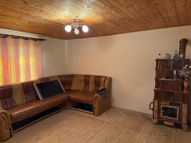 Casă cu 3 camere în Plopu