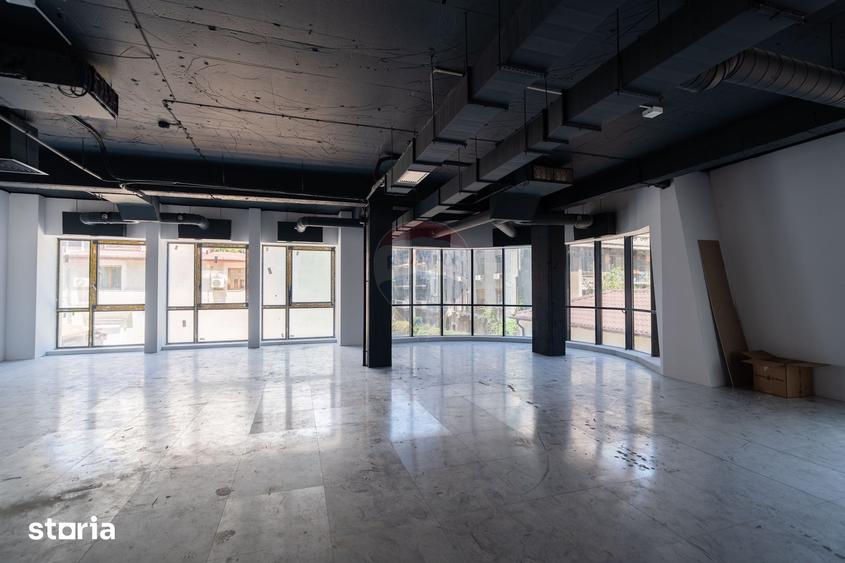 Spațiu comercial, de 514 mp, în Romană