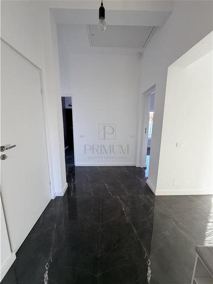 Duplex cu 3 camere cu Canalizare în Albina