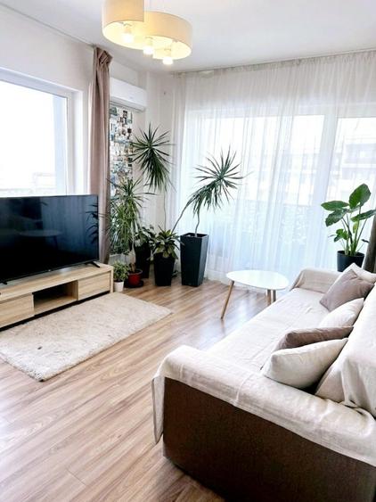 Apartament cu 3 camere semidecomandat, mobilat în Bună Ziua