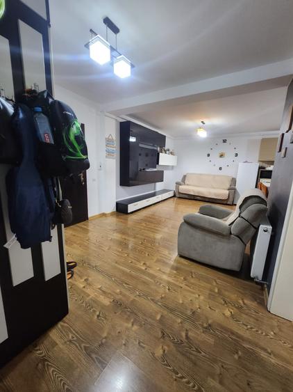 Apartament cu 3 camere, 61 mp, 2 balcoane, zona Florilor - 6