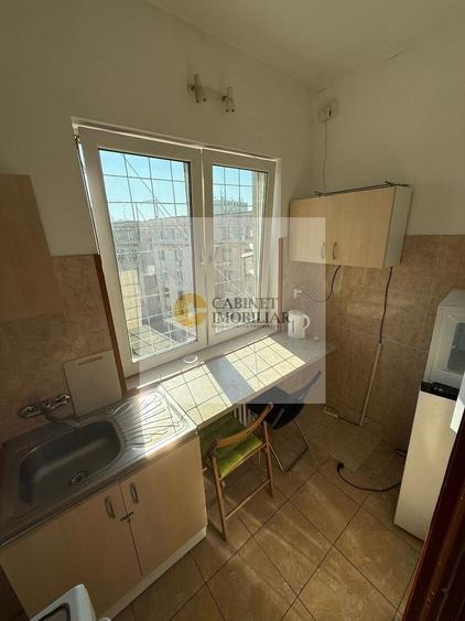 Apartament cu 2 camere semidecomandat, mobilat în Romană