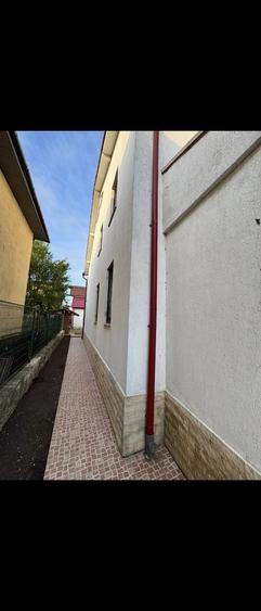 Casă cu 8 camere cu Teren 500 Mp în Central