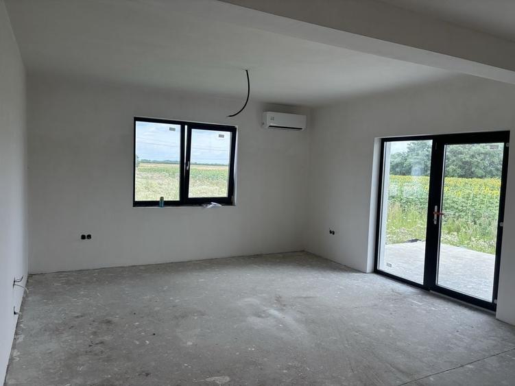 Casă cu 4 camere în Mărtinești
