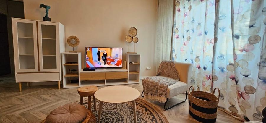 Apartament cu 2 camere decomandat, mobilat în Universitate