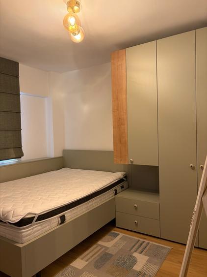 Apartament cu 3 camere semidecomandat în Faleza Nord
